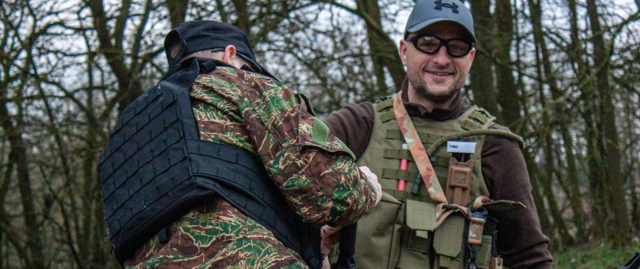 Airsoft GURU Adamecz János interjú airsoft játék közben