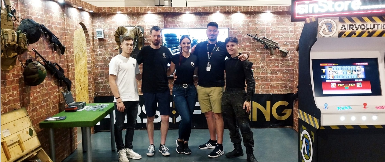 AiRvolution Team Pál István Arcade gép és a csapat