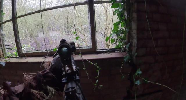 Elhagyatott brit haditengerészeti bázison lopakodtak az airsoftosok