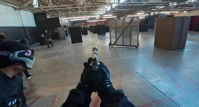 Egyedi építésű airsoft pisztoly akció közben: ilyen, amikor valaki saját kezűleg rakja össze a tökéletes replikát