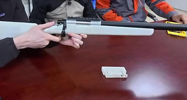 Elektromos sniper, ami nem hagy nyugodni — bemutatták a világ legfurább bolt actionjét
