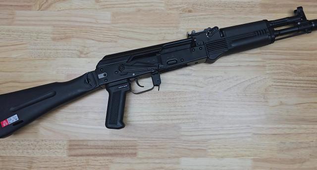 VFC AK105 GBBR: acélból épített, full autón tomboló gázos AK
