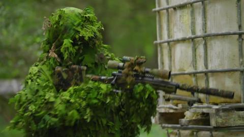 Ghillie-suit, hőkamera és egy troll, aki nem jött el a saját bulijára
