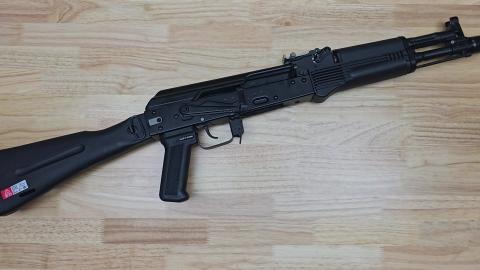 VFC AK105 GBBR: acélból épített, full autón tomboló gázos AK